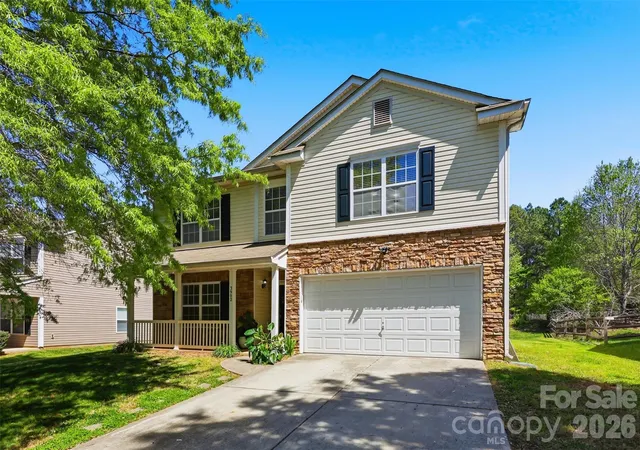 Homes for sale in Charlotte, NC | 3902 Larkhaven Village Dr, Charlotte, NC 28215 | MLS# 4368951