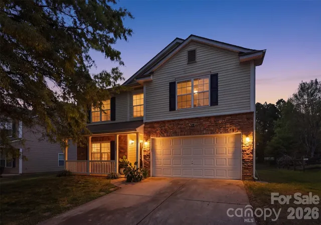Homes for sale in Charlotte, NC | 3902 Larkhaven Village Dr, Charlotte, NC 28215 | MLS# 4368951