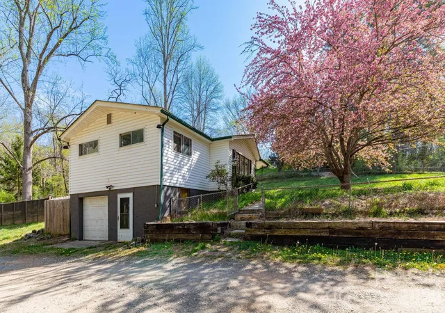 4th image of 135 Sardis Dr, Asheville, NC 28806 | MLS# 4368987