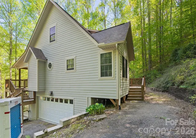 Photo 3 of Single family home for sale at 93 Streamside Dr, Waynesville, NC 28785 | MLS# 4369004 | Listing updated on 2026-10-06