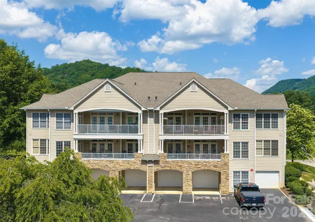 Homes for sale in Maggie Valley, NC | 103 Glenview Ln #5048, Maggie Valley, NC 28751 | MLS# 4369182