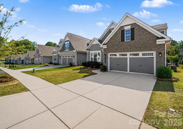 image of 10420 Superb Ln, Charlotte, NC 28215 | MLS# 4369262