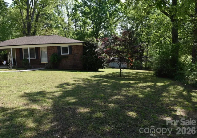 Homes for sale in Lincolnton, NC | 217 Redwood Ln, Lincolnton, NC 28092 | MLS# 4369322