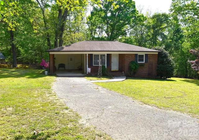 Homes for sale in Lincolnton, NC | 217 Redwood Ln, Lincolnton, NC 28092 | MLS# 4369322
