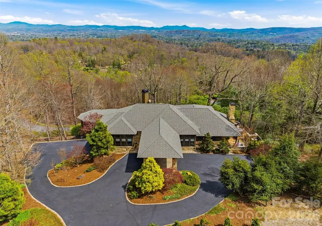 Photo 2 of Single family home for sale at 1000 Mcfarlane Way, Hendersonville, NC 28739 | MLS# 4369369 | Listing updated on 2026-08-03