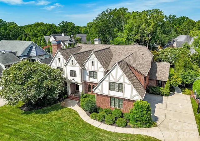 Single family home for sale at 808 Huntington Park Dr, Charlotte, NC 28211 | MLS# 4369492