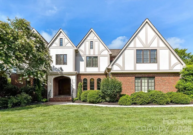 2nd image of 808 Huntington Park Dr, Charlotte, NC 28211 | MLS# 4369492
