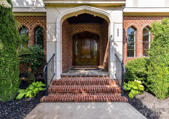 5th image of 808 Huntington Park Dr, Charlotte, NC 28211 | MLS# 4369492