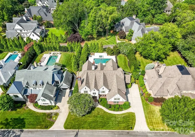 3rd image of 808 Huntington Park Dr, Charlotte, NC 28211 | MLS# 4369492