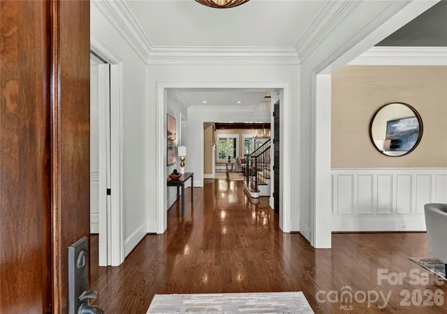 Photo 4 of Single family home for sale at 808 Huntington Park Dr, Charlotte, NC 28211 | MLS# 4369492 | Listing updated on 2026-10-24