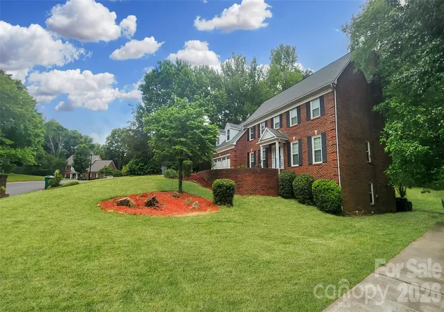 Homes for sale in Charlotte, NC | 8331 Dunstaff Rd, Charlotte, NC 28269 | MLS# 4369538