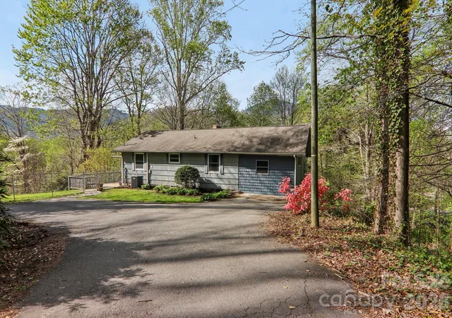Homes for sale in Maggie Valley, NC | 74 Link Cir, Maggie Valley, NC 28751 | MLS# 4369543