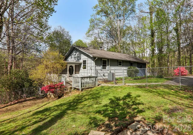 Homes for sale in Maggie Valley, NC | 74 Link Cir, Maggie Valley, NC 28751 | MLS# 4369543