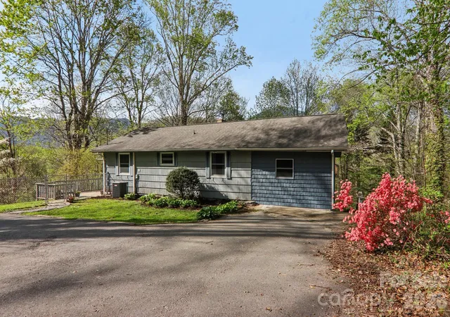 Homes for sale in Maggie Valley, NC | 74 Link Cir, Maggie Valley, NC 28751 | MLS# 4369543