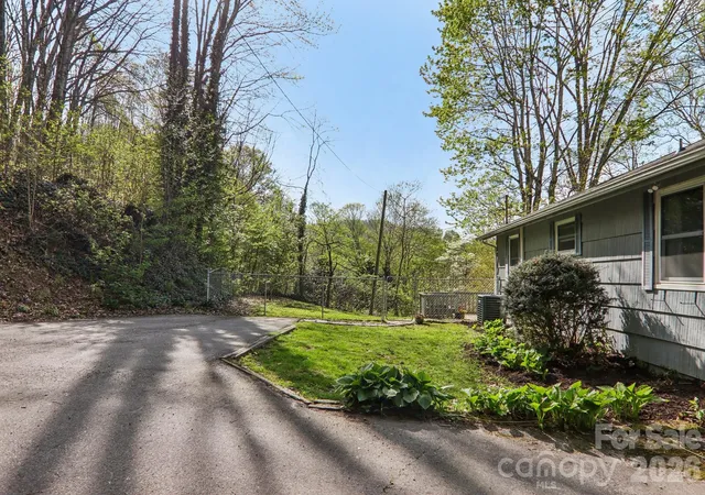 Homes for sale in Maggie Valley, NC | 74 Link Cir, Maggie Valley, NC 28751 | MLS# 4369543