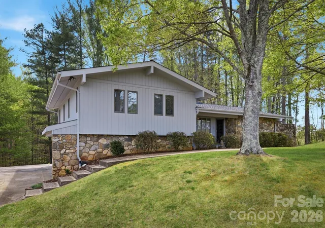 Homes for sale in Nebo, NC | 122 Lake Club Dr, Nebo, NC 28761 | MLS# 4369546
