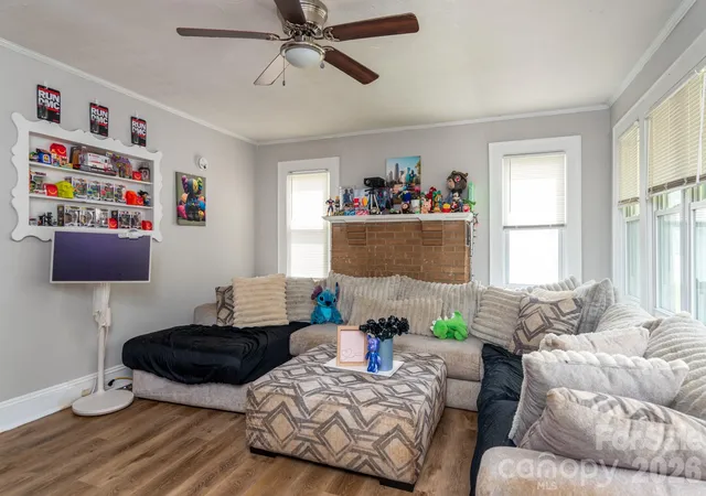 Photo 3 of Single family home for sale at 33 Central Hts Dr, Concord, NC 28025 | MLS# 4369594 | Listing updated on 2026-04-17