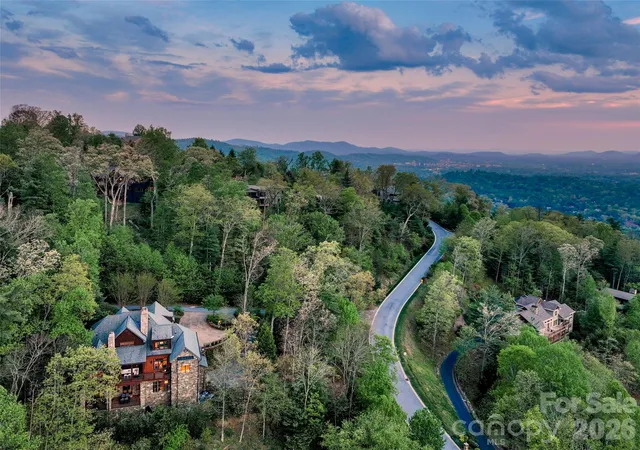 2nd image of 8 Timber Wolf Ct, Asheville, NC 28804 | MLS# 4369628