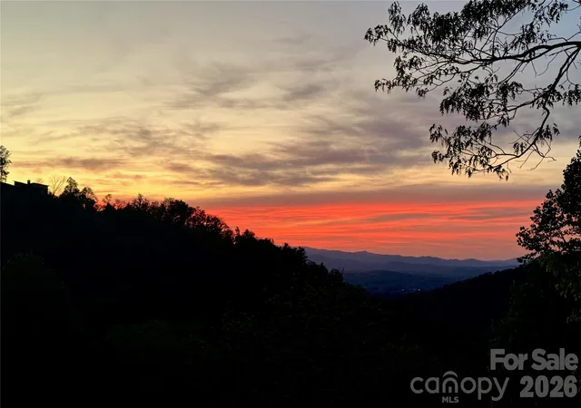 3rd image of 8 Timber Wolf Ct, Asheville, NC 28804 | MLS# 4369628