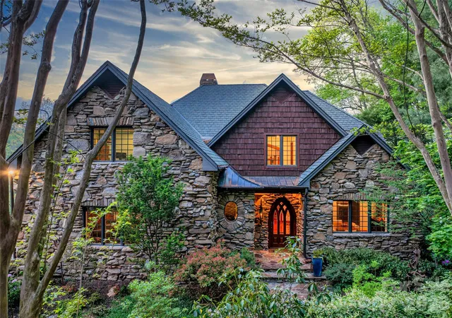 4th image of 8 Timber Wolf Ct, Asheville, NC 28804 | MLS# 4369628