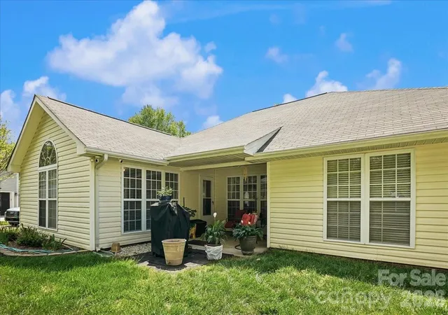 Homes for sale in Matthews, NC | 2127 Candlelight Woods Dr, Matthews, NC 28105 | MLS# 4369678