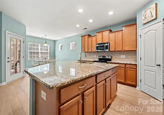 Photo 3 of Single family home for sale at 1601 Deer Meadows Dr, Waxhaw, NC 28173 | MLS# 4369779 | Listing updated on 2026-09-27