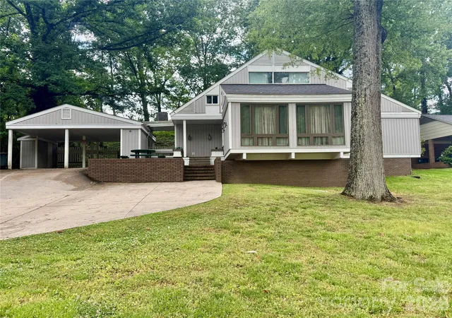 Photo 1 of Single family home for sale at 1233 Maxwell St, Salisbury, NC 28144 | MLS# 4369937 | Listing updated on 2026-08-28
