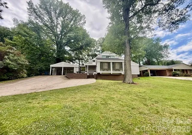 Photo 2 of Single family home for sale at 1233 Maxwell St, Salisbury, NC 28144 | MLS# 4369937 | Listing updated on 2026-08-28