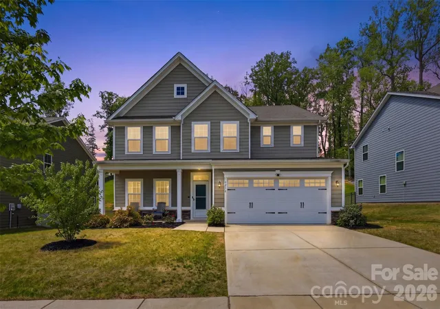 Homes for sale in Charlotte, NC | 10258 Paper Birch Dr, Charlotte, NC 28215 | MLS# 4370011