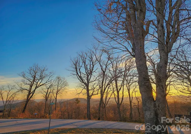 2nd image of 214 Summerset Dr, Hendersonville, NC 28792 | MLS# 4370085