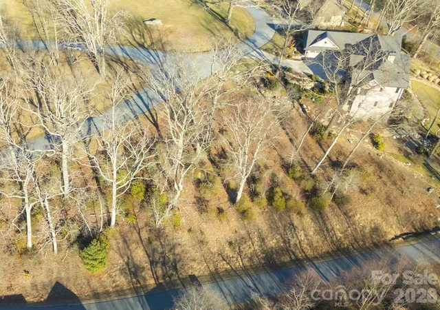 4th image of 214 Summerset Dr, Hendersonville, NC 28792 | MLS# 4370085
