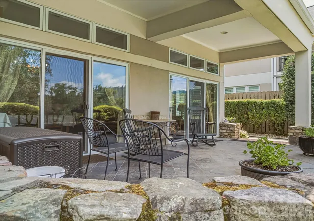 Listing Photo 5 - Condo for sale in building located at 30 Dover St, Asheville, NC 28804