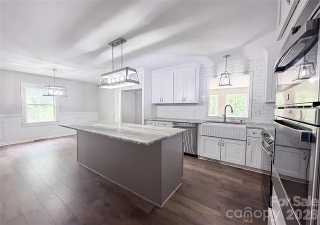 2nd image of 706 Crescent Dr, Cherryville, NC 28021 | MLS# 4370210