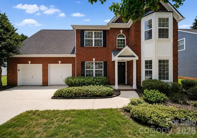 Photo 1 of Single family home for sale at 11343 Fox Hl Dr, Charlotte, NC 28269 | MLS# 4370223 | Listing updated on 2026-10-23