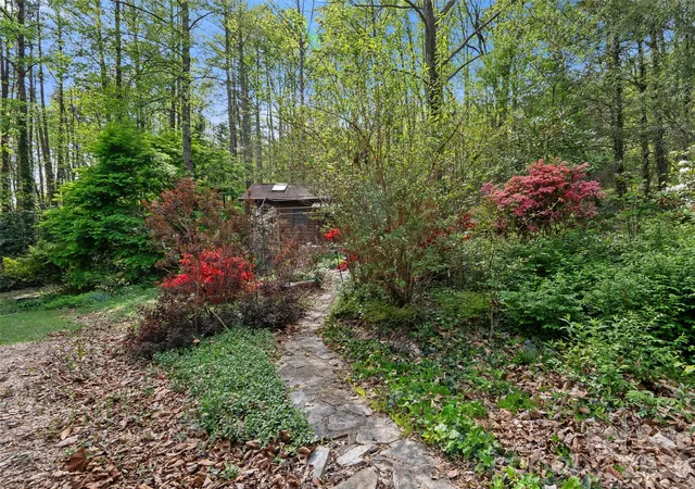 Photo 3 of Single family home for sale at 120 Carter Cvs Rd, Asheville, NC 28804 | MLS# 4370241 | Listing updated on 2026-10-08