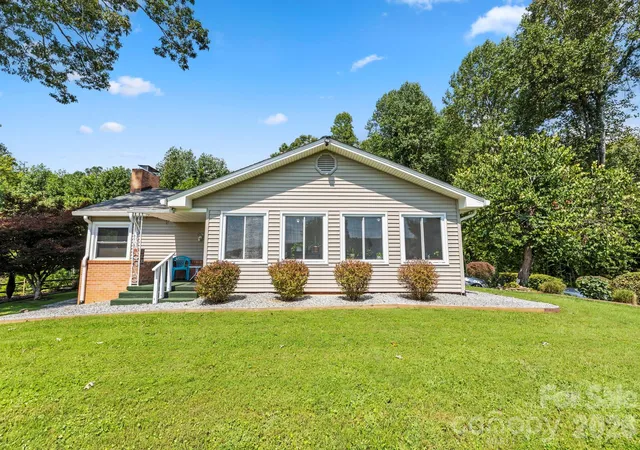 Photo 2 of Single family home for sale at 71 Laurel Mountain Rd, Brevard, NC 28712 | MLS# 4370295 | Listing updated on 2026-10-06
