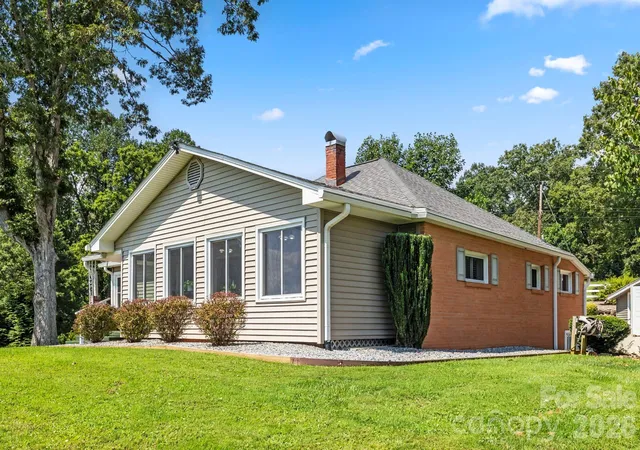 Photo 3 of Single family home for sale at 71 Laurel Mountain Rd, Brevard, NC 28712 | MLS# 4370295 | Listing updated on 2026-10-06