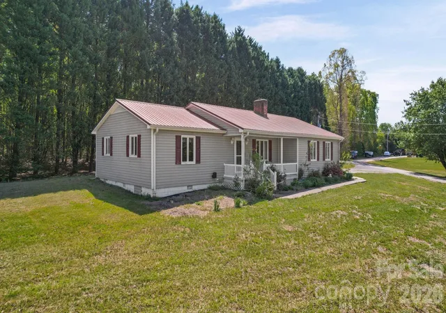 Photo 2 of Single family home for sale at 144 Pops Lake Rd, Statesville, NC 28625 | MLS# 4370325 | Listing updated on 2026-04-16