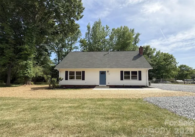 Homes for sale in Lincolnton, NC | 806 S Laurel St, Lincolnton, NC 28092 | MLS# 4370329