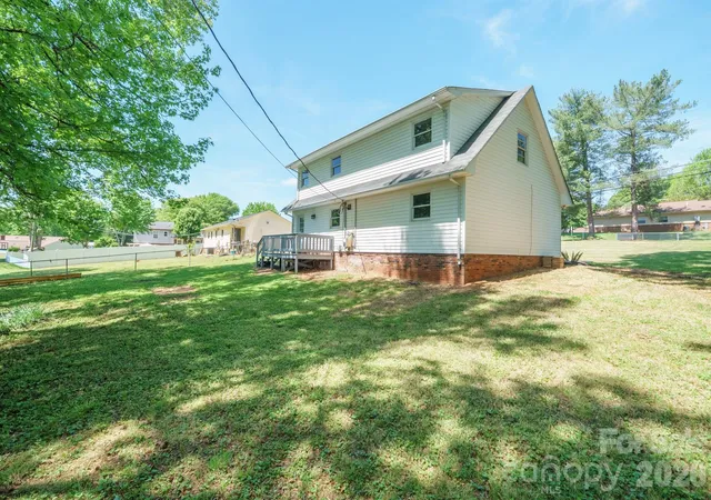 Homes for sale in Lincolnton, NC | 806 S Laurel St, Lincolnton, NC 28092 | MLS# 4370329