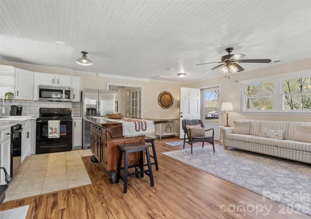 Photo 3 of Single family home for sale at 24 Baldridge Dr, Burnsville, NC 28714 | MLS# 4370336 | Listing updated on 2026-09-25
