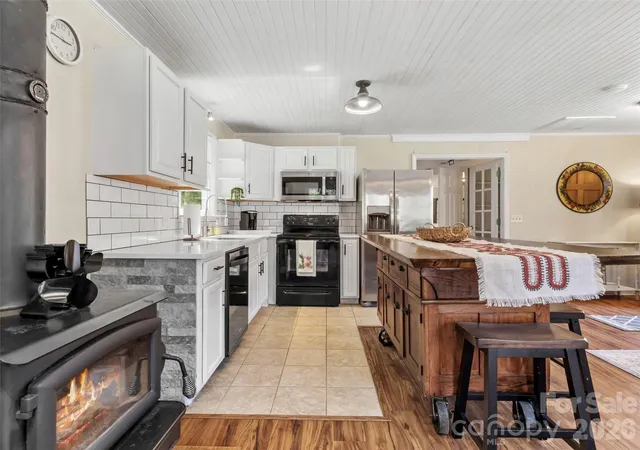 Photo 4 of Single family home for sale at 24 Baldridge Dr, Burnsville, NC 28714 | MLS# 4370336 | Listing updated on 2026-09-25