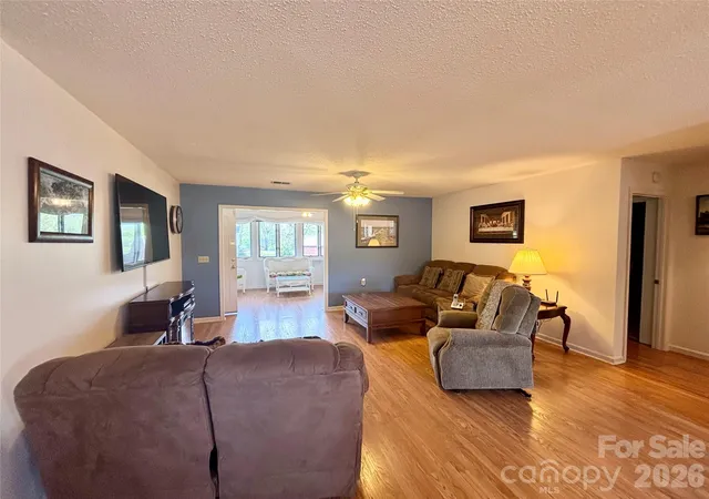 4th image of 3 Wintry Dr, Hendersonville, NC 28792 | MLS# 4370347