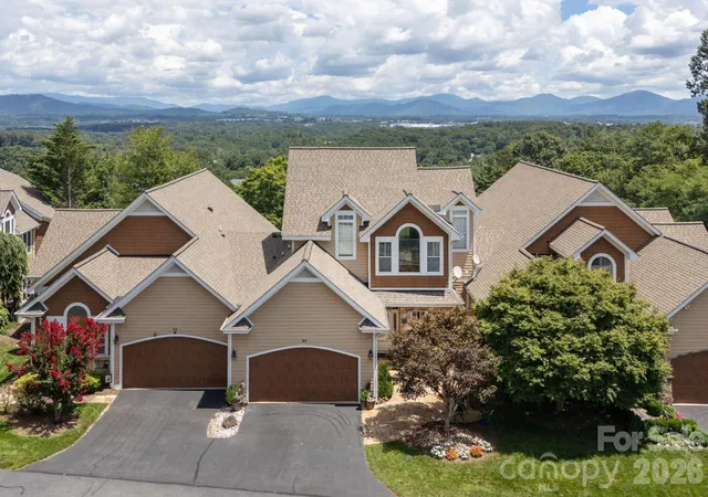 Photo 3 of Townhouse for sale at 20 N Mission Hills Ct, Mills River, NC 28759 | MLS# 4370361 | Listing updated on 2026-09-27