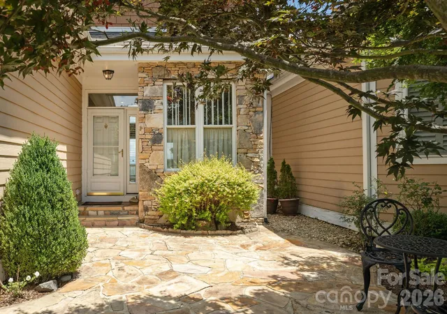 Photo 3 of Townhouse for sale at 20 N Mission Hills Ct, Mills River, NC 28759 | MLS# 4370361 | Listing updated on 2026-10-22