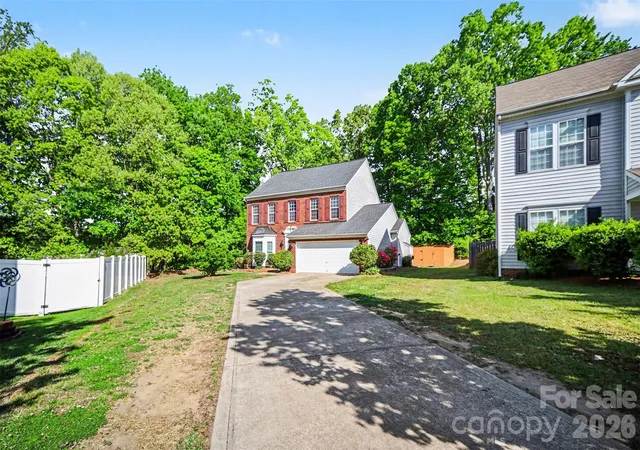 3rd image of 11647 Northwoods Forest Dr, Charlotte, NC 28214 | MLS# 4370373