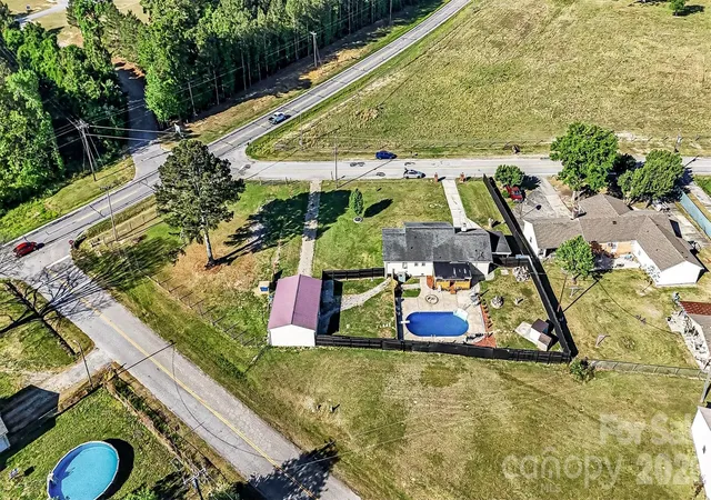 Photo 3 of Single family home for sale at 1087 Greenbriar Dr, Lancaster, SC 29720 | MLS# 4370391 | Listing updated on 2026-09-13
