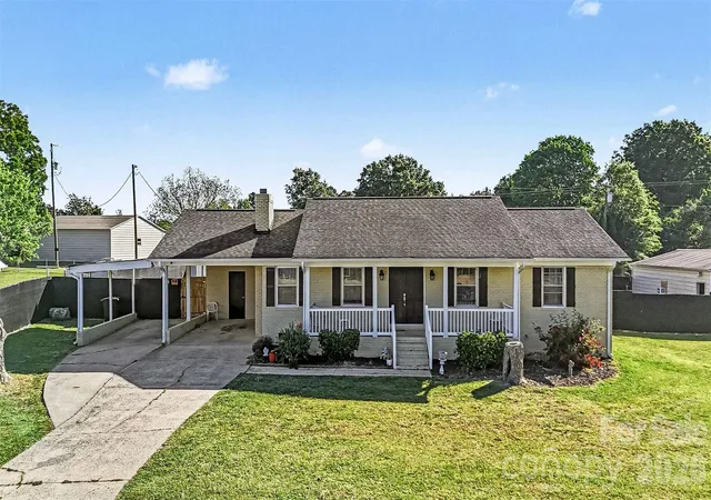 Photo 3 of Single family home for sale at 1087 Greenbriar Dr, Lancaster, SC 29720 | MLS# 4370391 | Listing updated on 2026-09-13
