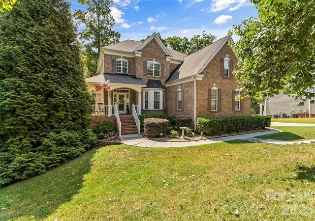 Photo 2 of Single family home for sale at 120 Harrison Point Ct, Mooresville, NC 28117 | MLS# 4370465 | Listing updated on 2026-10-02