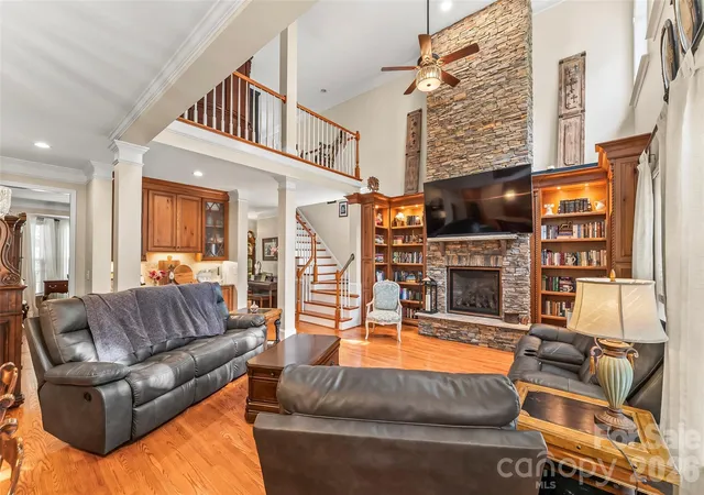 Photo 3 of Single family home for sale at 120 Harrison Point Ct, Mooresville, NC 28117 | MLS# 4370465 | Listing updated on 2026-10-02